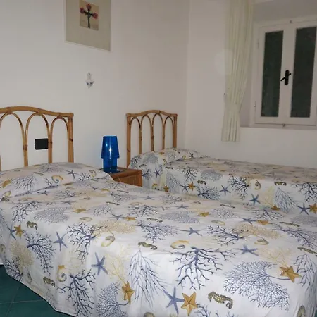 2 Via Degli Olivi פרוצ'ו